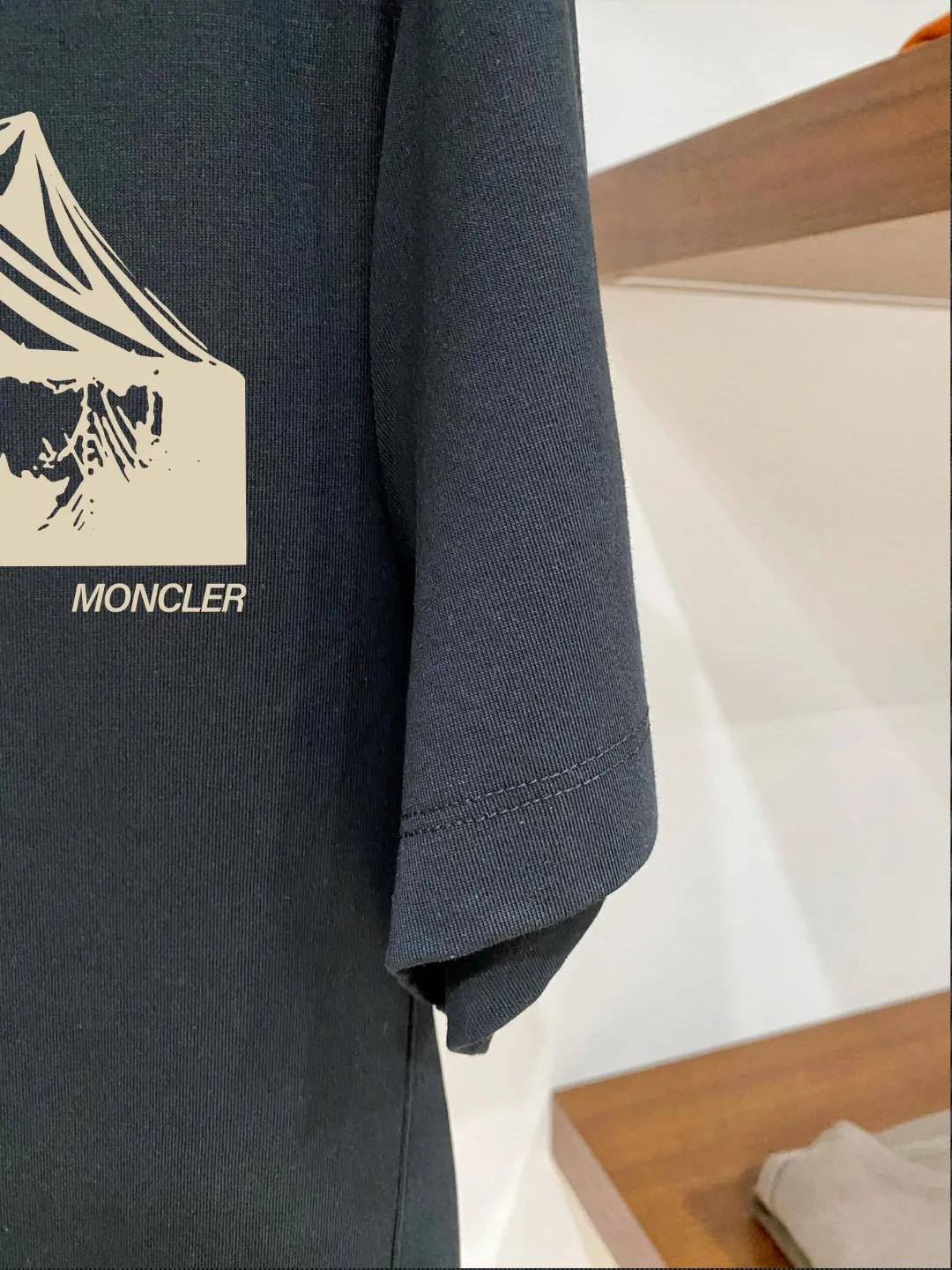 Moncler T 26s New Arrival Supima 210 ， ， + ， ， ， ， ， Breathable， ！ ， ， ，Series ， 5 ， ， 100 ， 1% . Versatile， 。 Breathable， ：White// /Light Green /Khaki / /Black Sizes：M-3XL Size ：178-130 L